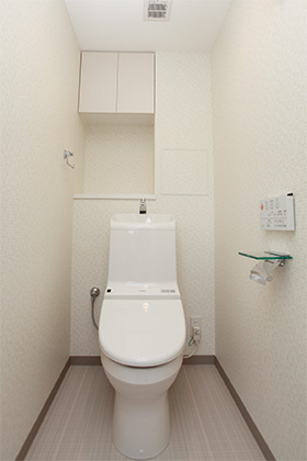 シンプルなトイレ