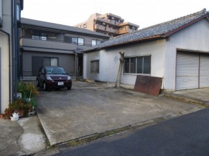 ボロボロだった車庫を解体。安心して暮らせるように。