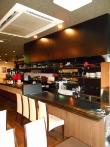 モダンでお洒落な印象のお好み焼屋へ！