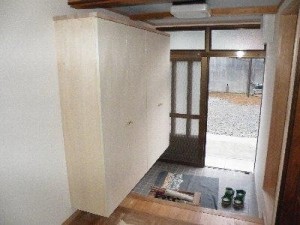 収納力抜群の玄関。明るくスッキリとした印象になりました。
