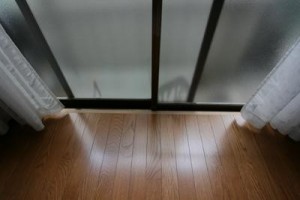 築年数が経ち、劣化しヘタってきたフローリングを張り替えました。