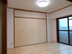 木の薫りに包まれた明るい洋室ができました。