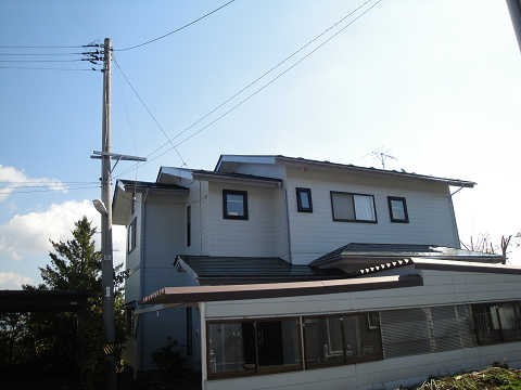 白を基調とした明るい新築同様の外観に