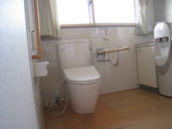 和室をトイレにリフォームして、寝室からトイレに行きやすくなり便利になりました。