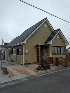 モダンで落ち着いたイメージの外観に塗り替えました。
