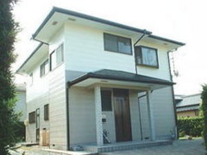 ツートンカラーが目を惹く家になりました。