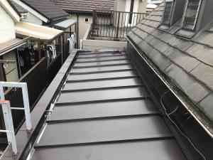 雨漏りしていたベランダに屋根を設置し改善されました