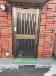 屋上への勝手口ドアを交換して悩み解消
