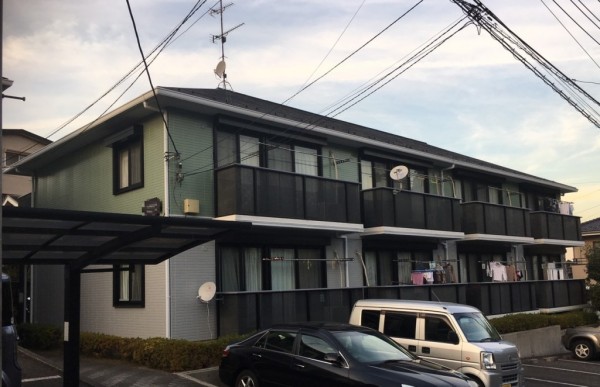 ツートーンカラーのお洒落なアパートが完成しました。