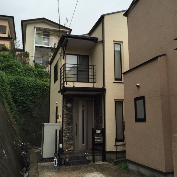 汚れがつきにくい塗料で外壁を塗り替えました。