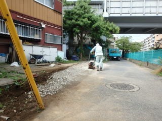 道路との境界線がはっきりし、広々としました