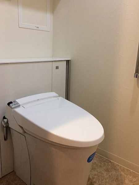 スッキリとしたトイレに、凹凸も少ないので手入れもラクラク