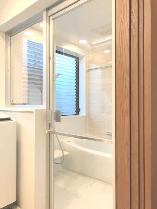 何回でも入りたくなるお風呂へ。ガラス面を増やして空間広々。