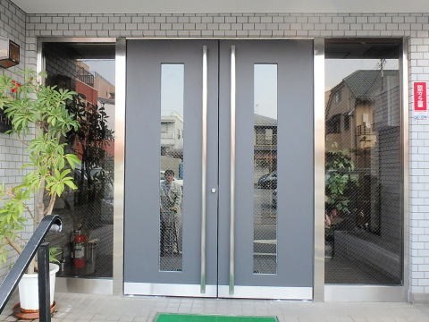 建具(ドア、間仕切り)の設置・交換・撤去リフォーム 玄関 リノベール株式会社