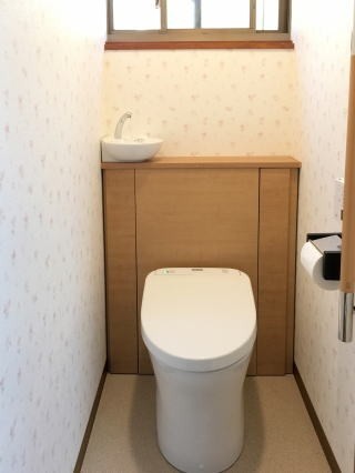 手入れのしやすいトイレ空間に生まれ変わりました。