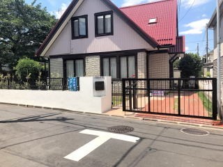 エレガンスさ漂う欧風の門廻り