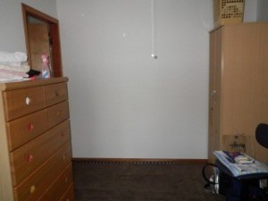 クロスを張替えたことで綺麗に、そして部屋が明るくなりました。