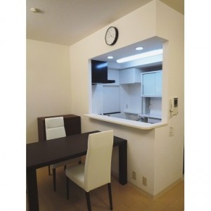 キッチンの開口部を広くとり、開放感を演出しました
