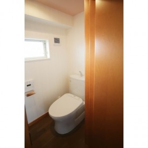 メンテナンス性も高く、見た目もすっきりとしたトイレに変わりました。
