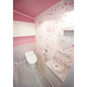 ピンクが特徴の可愛らしい女性専用トイレが完成しました。