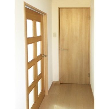 古くなっていた建具も塗装し新築のような仕上がりに。