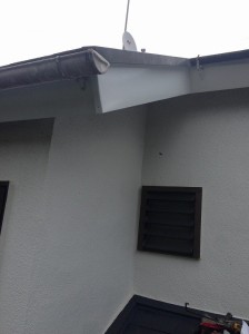 長期耐久性に優れたガルバリューム鋼板を破風板に使用しました。