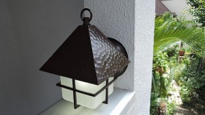 支給品で外灯の交換工事を施工しました。