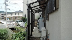 視線も遮れて機能性も抜群の勝手口になりました。