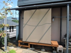 シェードを設置し夏の日除けの対策に。
