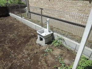 外水栓のガーデンパン、水栓等を交換し、見た目が良くなりました。