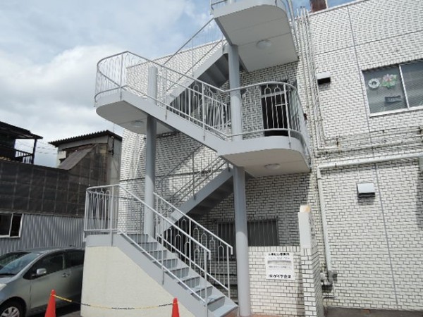 建設当時のような綺麗な外階段に塗り替えました。