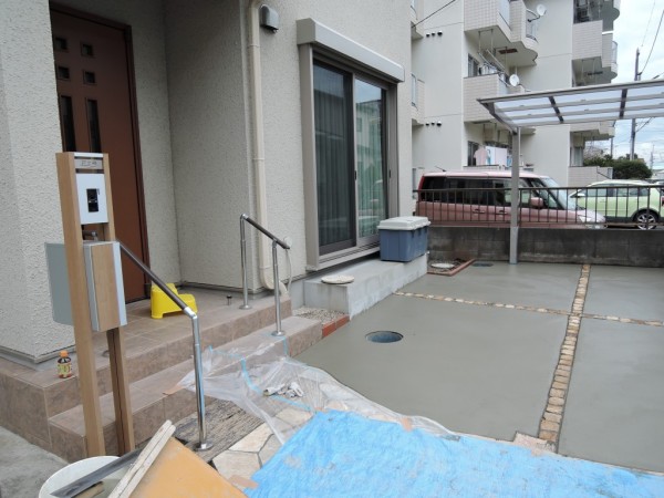 既存の塀などを撤去することなくスムーズな動線が実現できました。