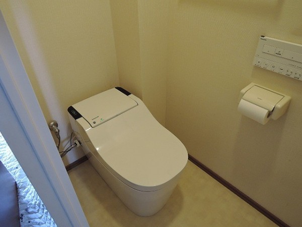 メンテナンスも楽になり、見た目もスッキリとしたトイレに。