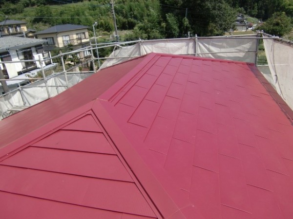 ガルバリューム鋼板で長期間の寿命が期待できる屋根に。