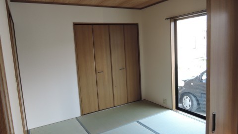 洋風と和風を融合させたシンプルな和室に