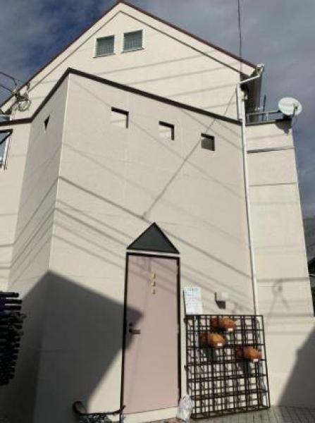 モダンなアパートの外壁を塗り替えました！真っ白でお洒落な仕上がりに！