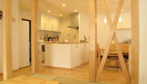 自然素材を活かし、温もり溢れる住まいに