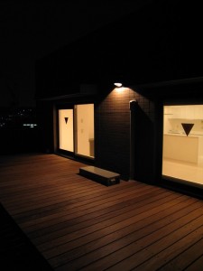 造作家具でくつろぎと動線を確保