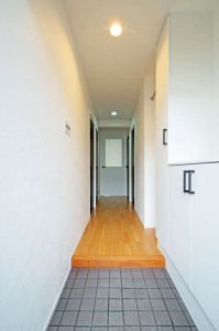 モダンでスタイリッシュな空間の部屋に一新しました