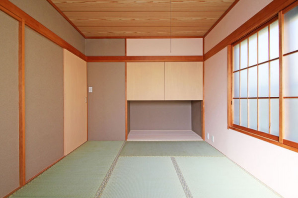 クロスの色の貼り分けでモダンな和室に