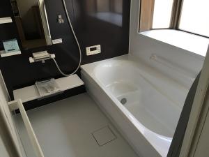 壁がタイル仕上げのユニットバスからTOTOのサザナに変更しました。