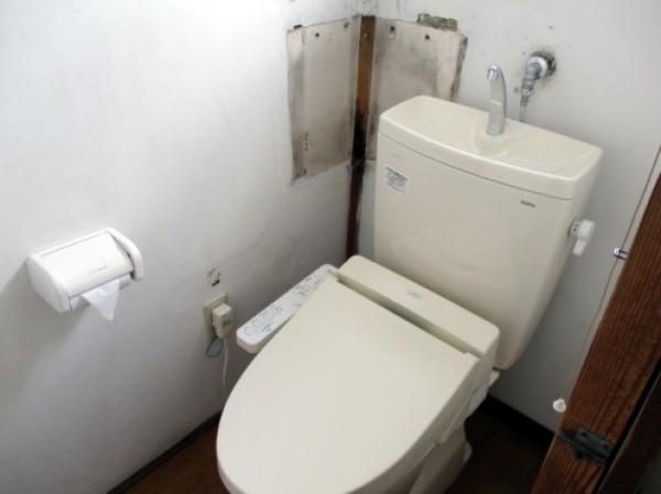隅付き便器のトイレから一般的な腰掛便器のトイレに交換して座り心地が快適になりました。