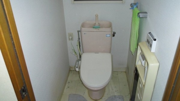 漏水も解決し、ウォシュレットも交換したことでトイレ内もスッキリ、広々としました。