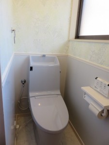 クロスの張り替えとトイレ交換でお手入れラクラク