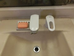 水栓を交換するだけでも洗面台がきれいになりました。