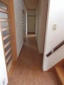 玄関・階段・廊下まわりが明るく、安全性も高くなりました