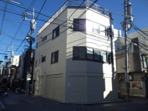 躯体外壁下地補修し防水材【ガーディアン】を塗布し仕上塗装を施工した。防水性のある美しい仕上りである。