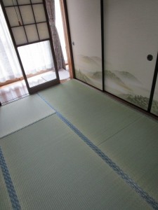 シロアリが原因で畳にふわつきが。張替え直して明るい和室にしました。
