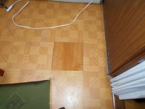 ふわふわとする床を補修し、綺麗な床に戻りました。