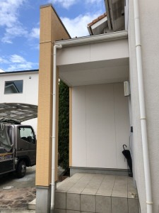 以前のように明るく素敵な玄関周りになりました